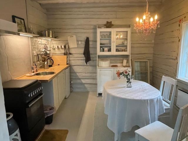 Den Lilla Roeda Stugan * Kirjala